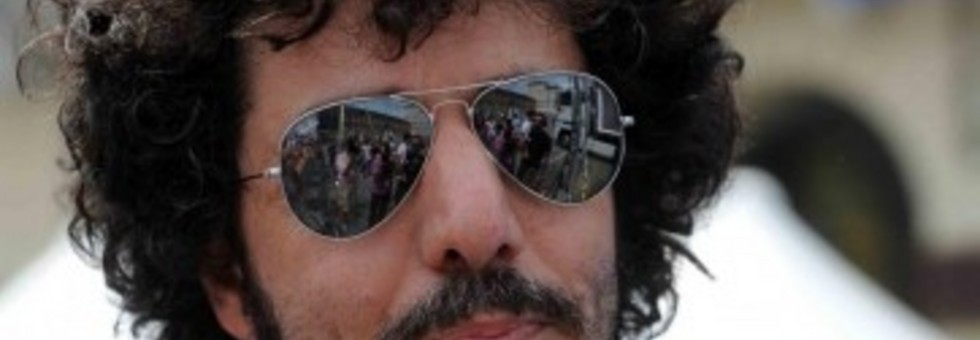 Max gazze con gli occhiali da sole